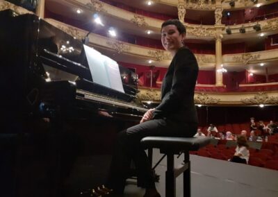 Portrait de Gaëlle Sadaune, pianiste classique en répetition